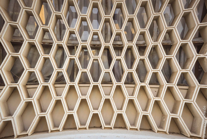 Beit Sokolov Tel Aviv, Tel Aviv architecture detail, geometric facade Tel Aviv, brutalist architecture Israel, modernist architecture Tel Aviv, Bauhaus and brutalism Tel Aviv, architectural pattern photography, abstract facade design, Tel Aviv design heri