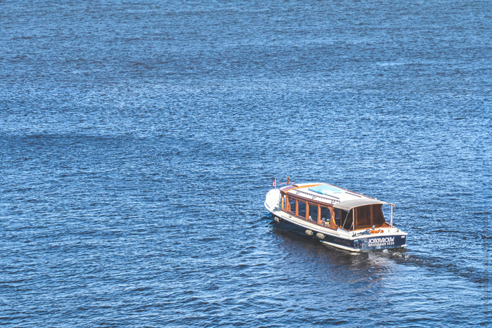 boat ride in Amsterdam, Amsterdam canal boat, Stefanie Pietschmann Photographer, Amsterdam water view, Pietschy Photography, Amsterdam boat photography, canal cruise Amsterdam, peaceful Amsterdam canals, fine art travel photography, storytelling photograp