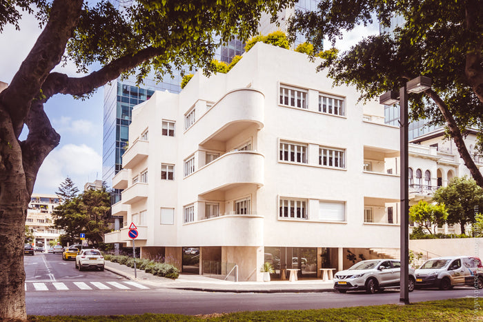 Bauhaus architecture in Tel Aviv, Rothschild Boulevard Bauhaus, Stefanie Pietschmann Photographer, White City modernism Tel Aviv, Pietschy Photography, curved Bauhaus building, Tel Aviv architectural heritage, modernist cityscape Israel, sustainable wall 