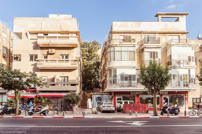 Bauhaus in Tel Aviv’s King George Street, King George Street architecture Tel Aviv, Stefanie Pietschmann Photographer, everyday Bauhaus buildings Israel, Pietschy Photography, White City Tel Aviv heritage, modernist residential architecture, urban life Te