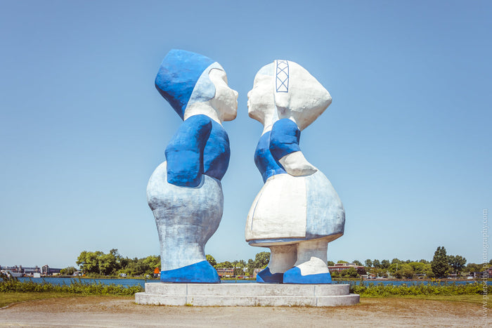 The Dutch kissing couple in Amsterdam, iconic Dutch sculpture, Stefanie Pietschmann Photographer, Amsterdam public art, Pietschy Photography, Dutch cultural landmark, love and connection symbolism, Amsterdam waterfront art, sustainable wall art, storytell