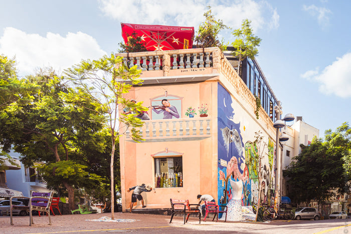 Tel Aviv’s Nachalat Binyamin, street art Tel Aviv, Stefanie Pietschmann Photographer, The Prince building mural, Pietschy Photography, colorful urban walls, artistic heritage Tel Aviv, creative city life Israel, sustainable wall art, storytelling photogra