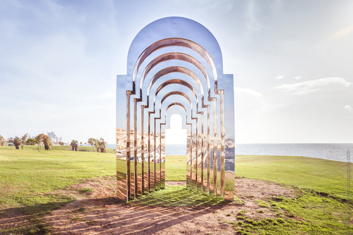 sculptures at Midron Yaffo Park, Midron Yaffo Park, Yafo Park sculpture, public art in Tel Aviv, Tel Aviv sculpture park, contemporary sculpture Israel, mirror sculpture Tel Aviv, waterfront art installation, Jaffa coastline, Tel Aviv seafront, modern art