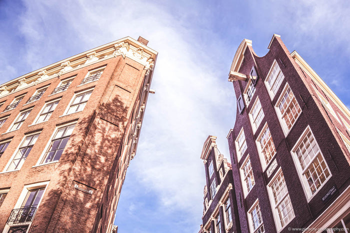 Amsterdam canal houses architecture, Amsterdam canal houses, historic buildings in Amsterdam, Amsterdam architecture photography, Dutch canal house facades, traditional Amsterdam houses, Amsterdam old town architecture, iconic Amsterdam buildings, gabled 