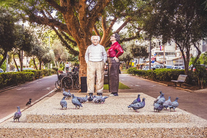 Ben-Gurion Statue on Ben-Gurion Boulevard, Ben-Gurion statue Tel Aviv, Ben-Gurion Boulevard Tel Aviv, Tel Aviv street photography, Tel Aviv public art, Ben-Gurion memorial Tel Aviv, Israeli history Tel Aviv, Tel Aviv city life, urban sculpture Tel Aviv, T