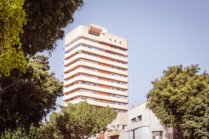 Beit Jabotinsky in Tel Aviv, modernist architecture Israel, Stefanie Pietschmann Photographer, Metzudat Ze’ev Tel Aviv, Pietschy Photography, Tel Aviv architectural landmark, historic modern building Israel, urban architecture Tel Aviv, sustainable wall a