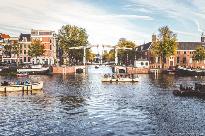 Walter Süskindbrug in Amsterdam, Walter Süskindbrug Amsterdam, Amsterdam canal bridge, historic bridges in Amsterdam, Amsterdam bridge photography, Amsterdam boat ride, canal cruise Amsterdam, Amsterdam cityscape photography, Amsterdam canals in autumn, a